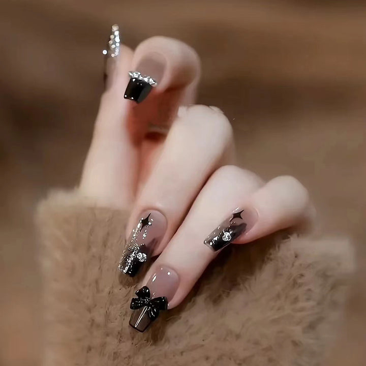 Artificial nails with pearl design and elegant decoration Stornfield