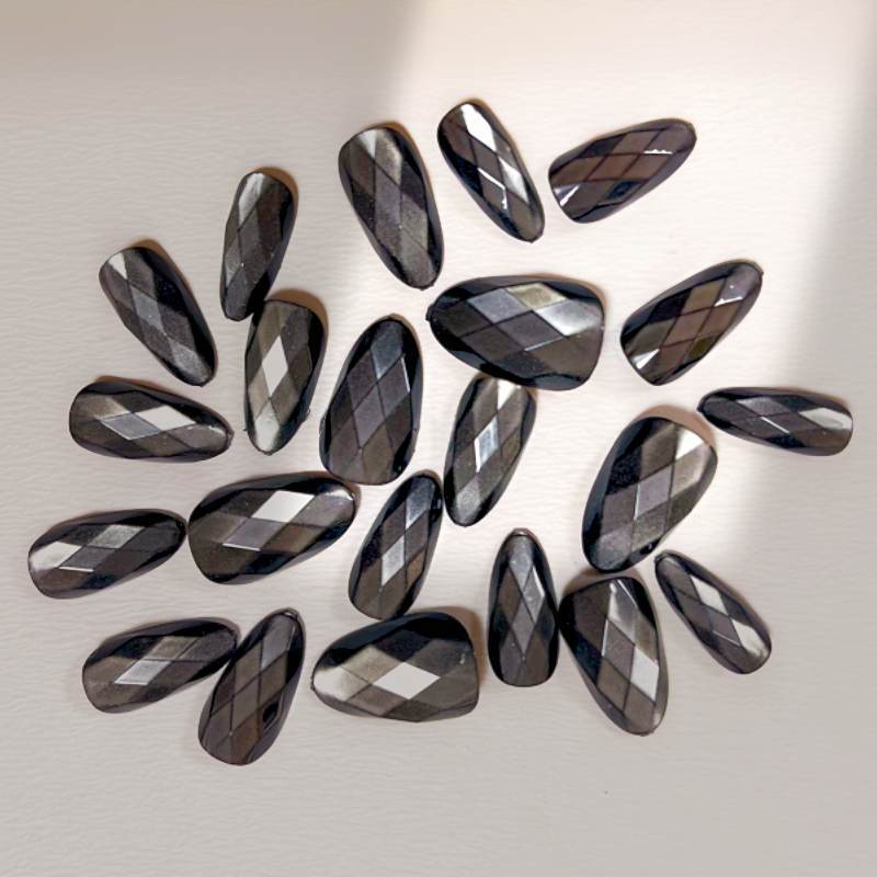 Artistic Diamond-Pattern Press-On Nails Stornfield