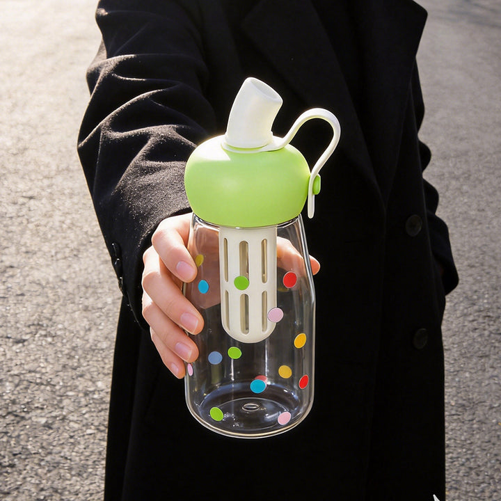 Women's water bottle with integrated fruit filter and practical carrying handle Stornfield