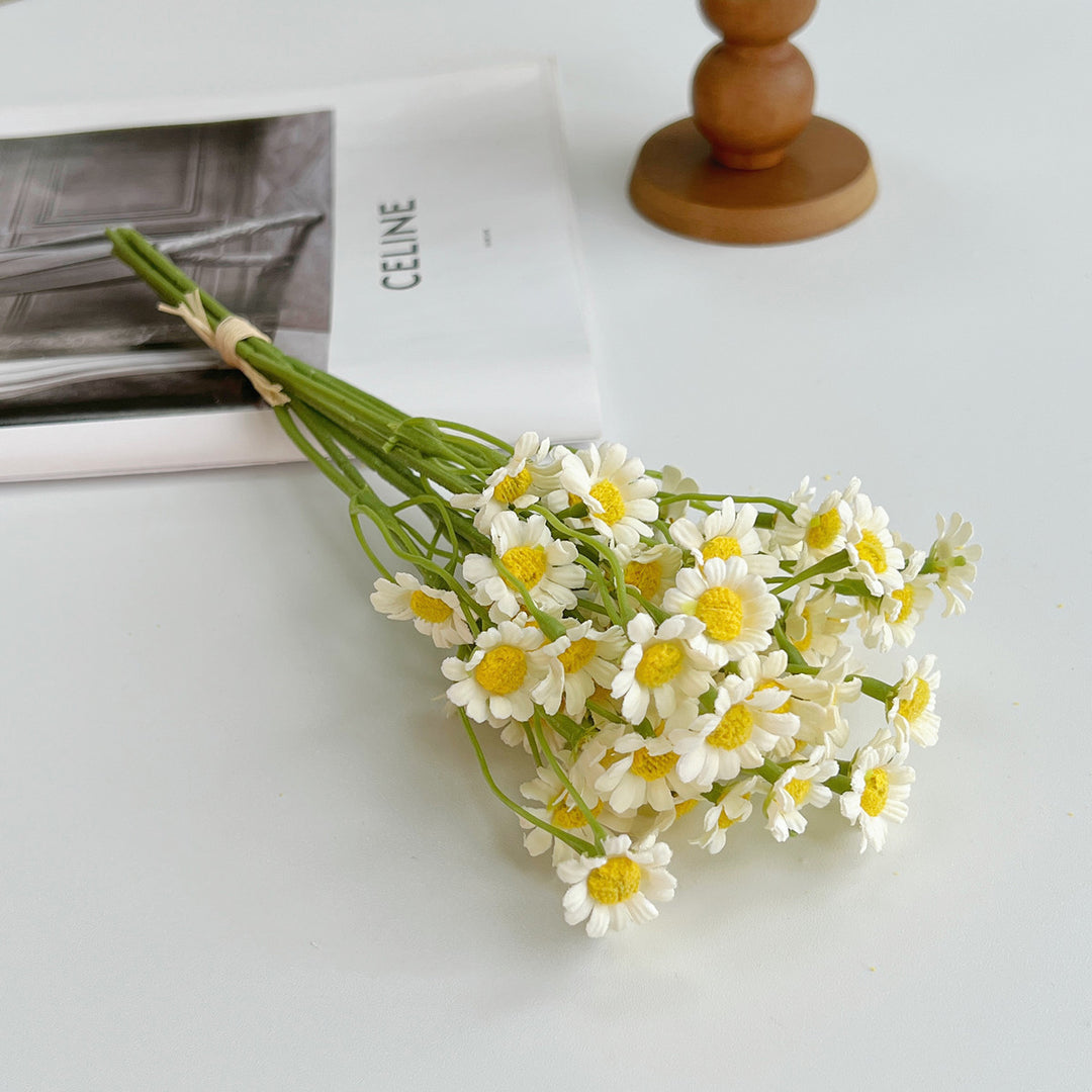 Realistic Daisy Floral Bouquet