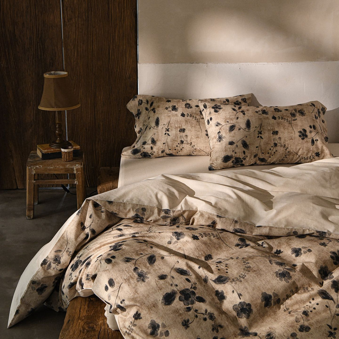 Luxurious bedding set made of cotton satin with floral watercolor pattern reversible duvet cover with button closure and pillowcases