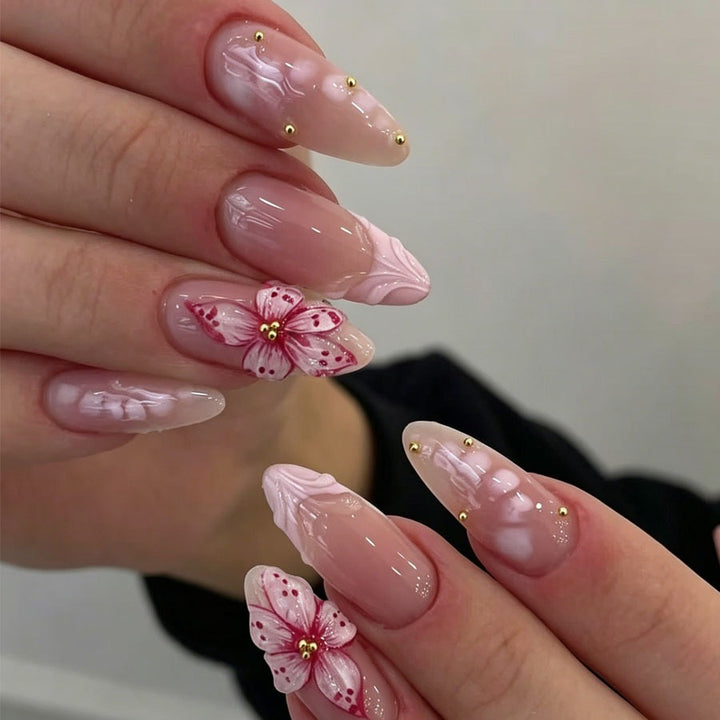Artificial artificial nails with filigree floral motifs and golden accents Stornfield