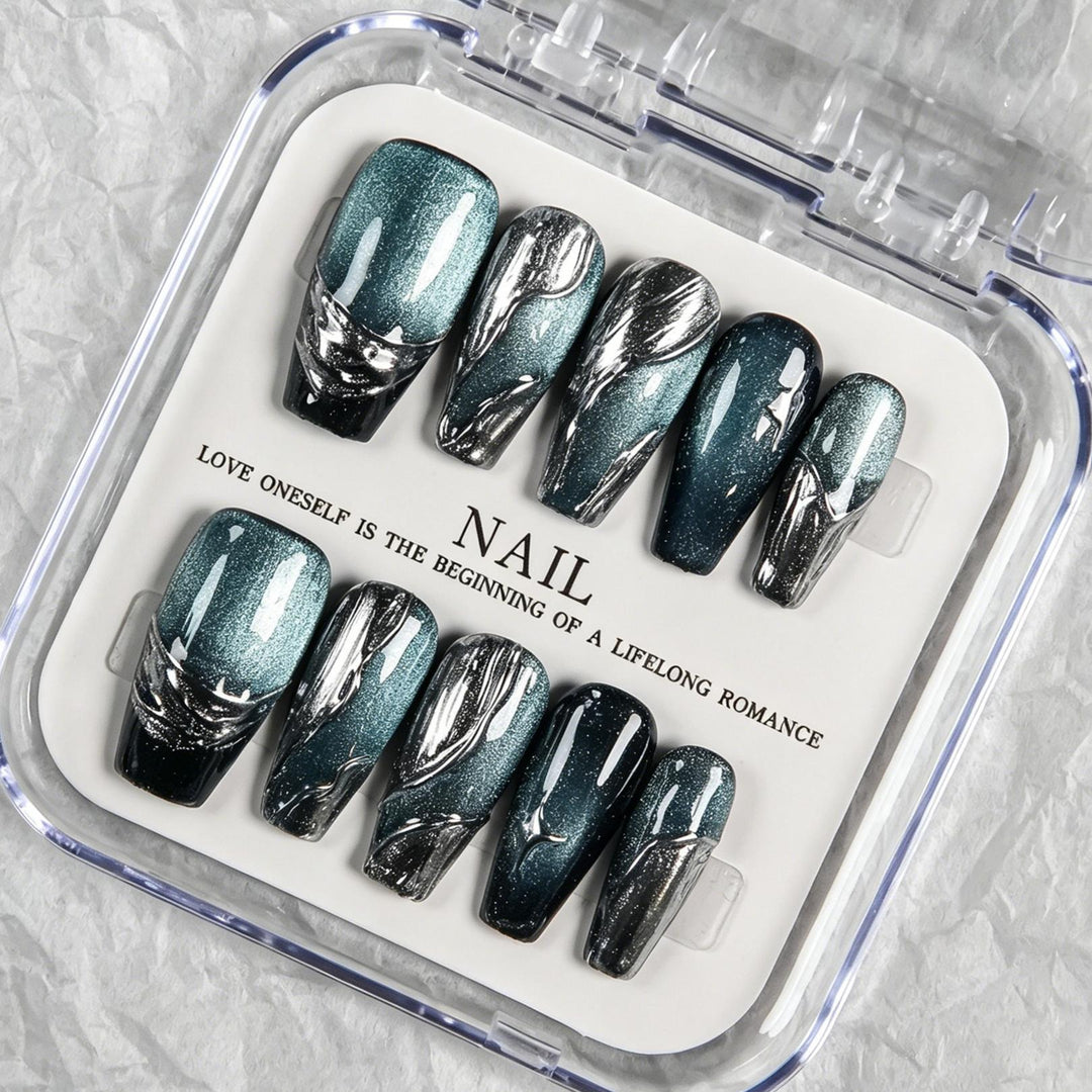 Artistic Press-On Nail Tips with Gradient Design
