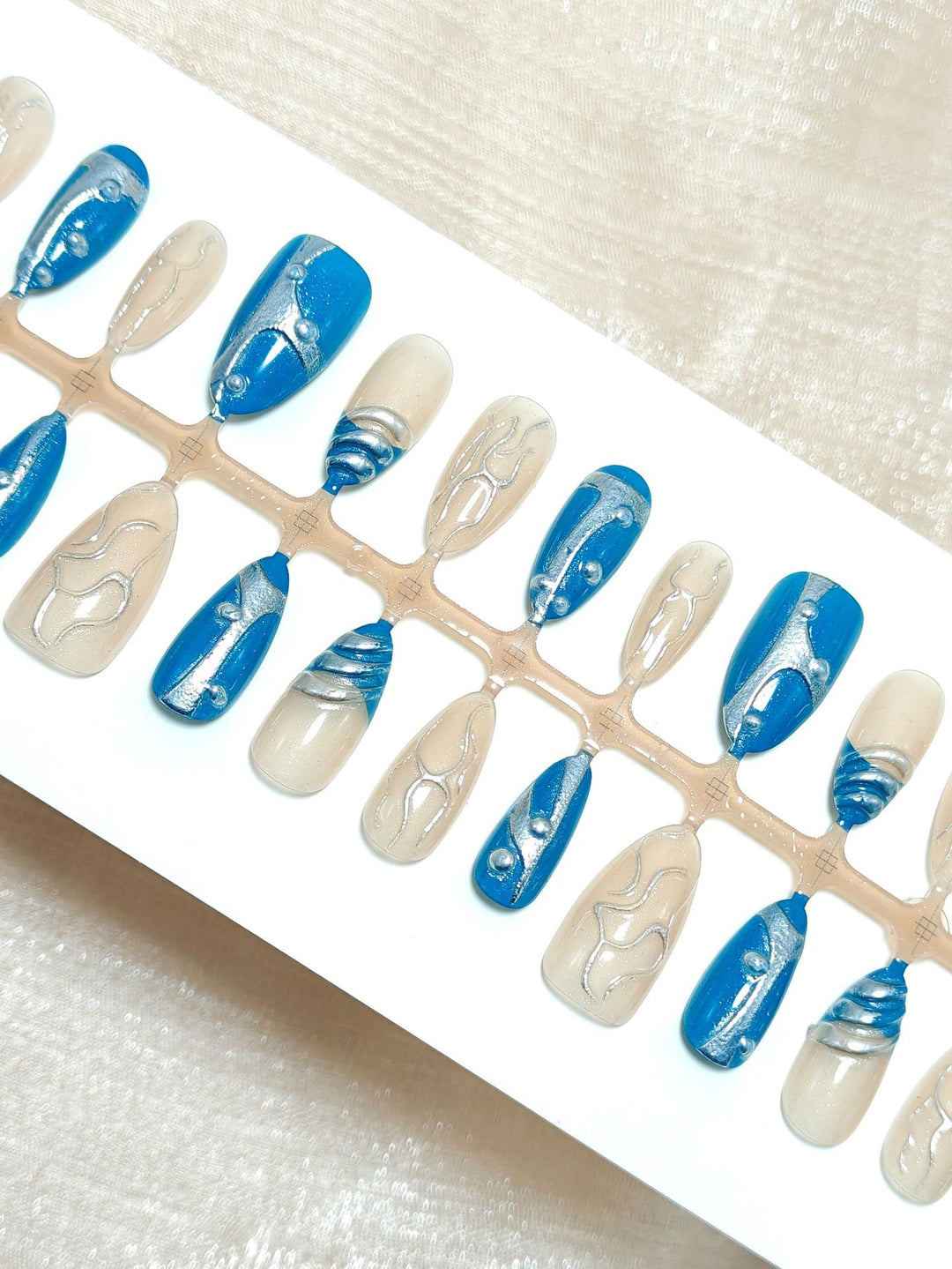 Artificial nails with creative shimmer design Stornfield
