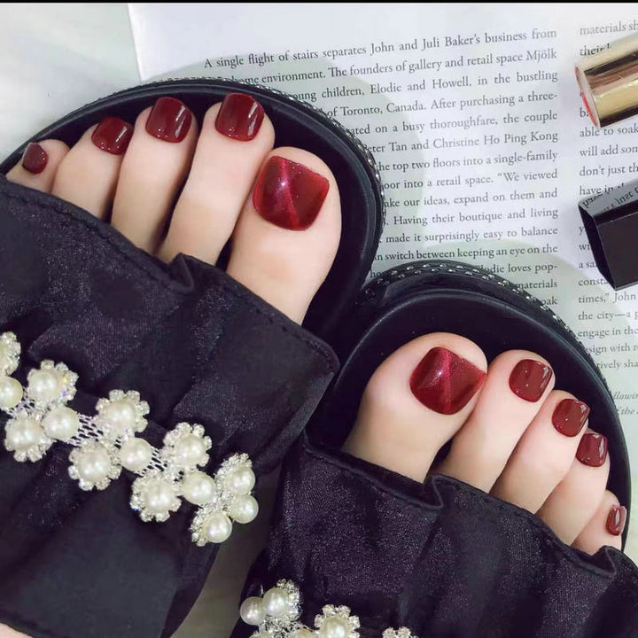Artificial nails with elegant shine Stornfield