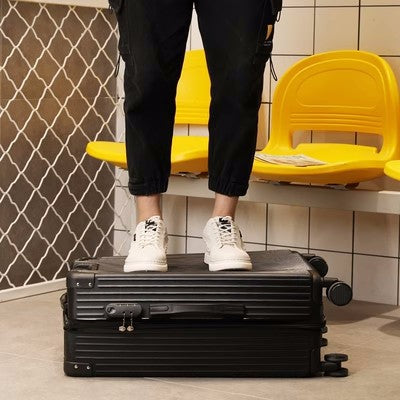 Premium Multi-Directional Wheeled Suitcase Stornfield