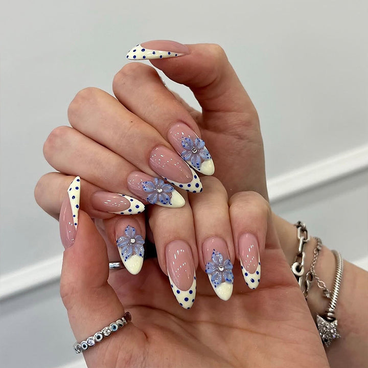 Artificial nails with delicate butterfly designs Stornfield