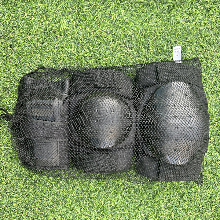 Safety package with knee protectors and wrist protectors Stornfield