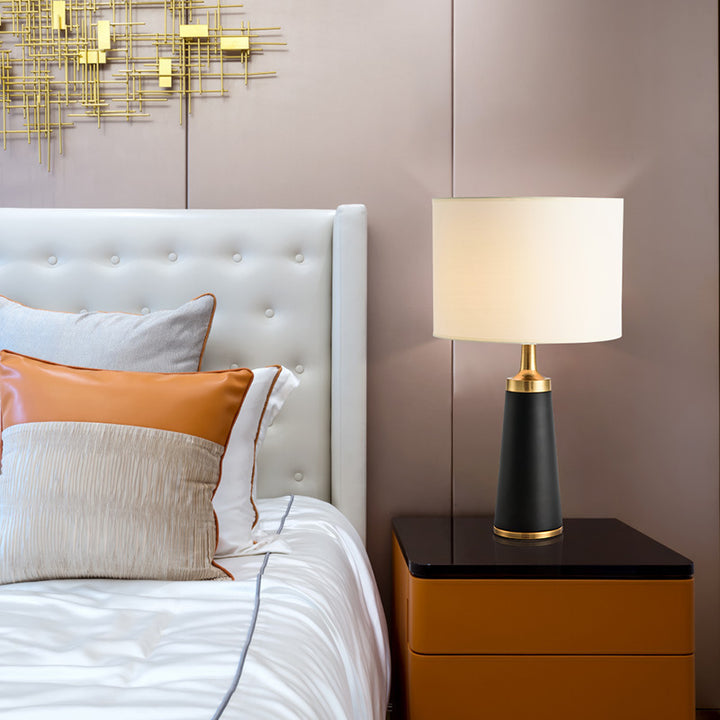 Elegant Modern Table Lamp with Geometric Base