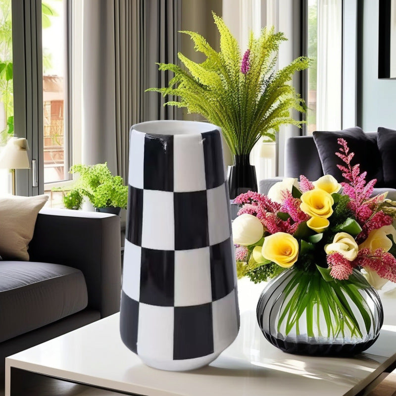 Chic Checkerboard Pattern Ceramic Vase Stornfeild
