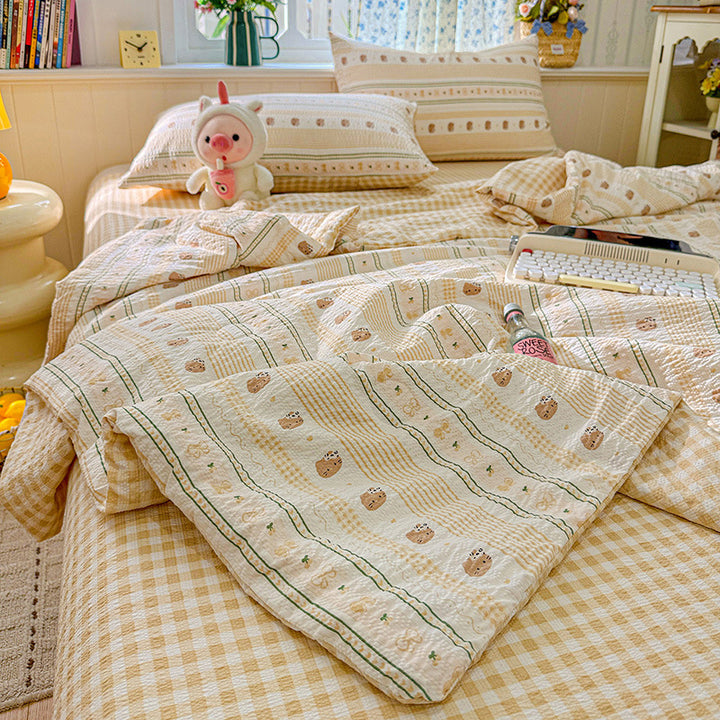 Charming Vintage Style Quilt Set