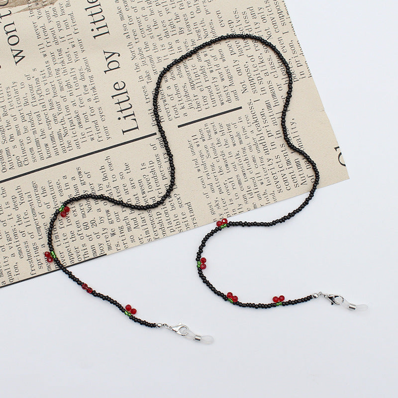 Elegant Pearl Chain Eyewear Holder Stornfield