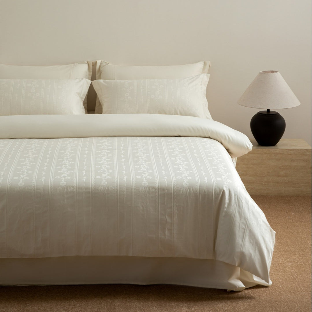 Luxury Jacquard Floral Duvet Cover Set with Pillow Shams
