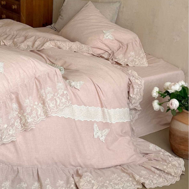 Romantic linen-look bedding set with lace trim and butterfly applique