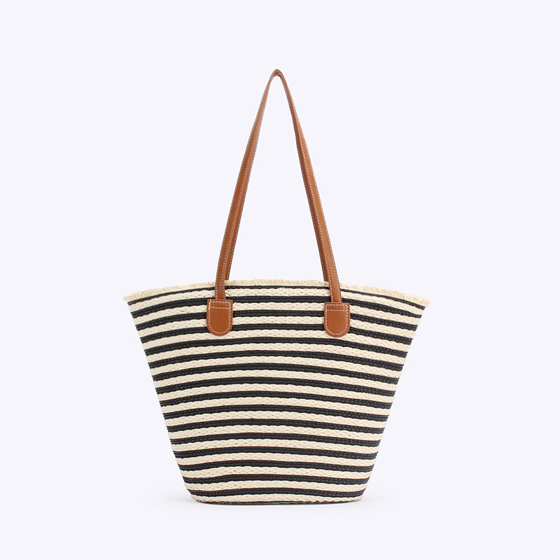 Generous beach bag with leather handles Stornfield