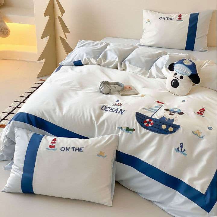 Satin-like children's bedding set with embroidered bunny motifs