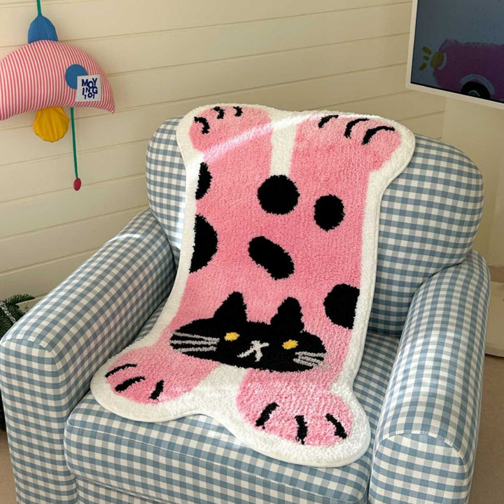 Children's room rug bear shape made of soft chenille with non-slip underside