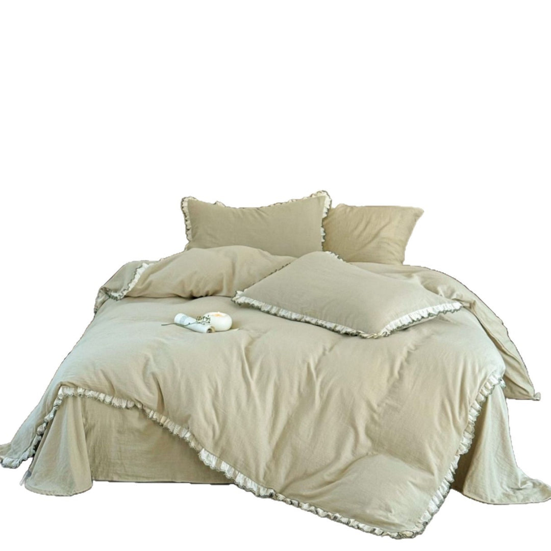 Bedding set made of linen-cotton blend with delicate lace ruffle