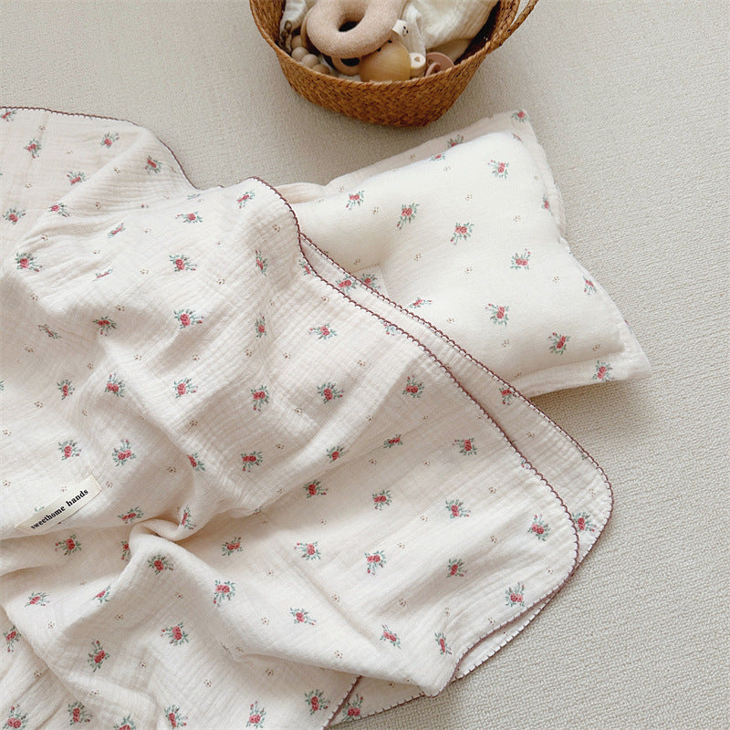 Unisex cuddly muslin blanket with elegant floral pattern Stornfield