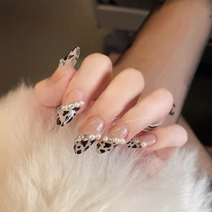 Artistic and elegant artificial nails Stornfield