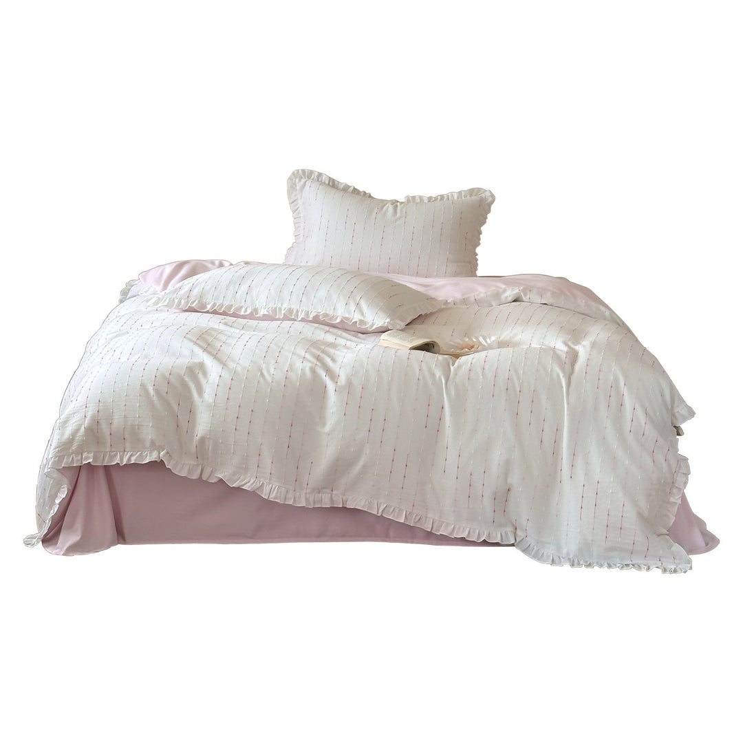 Bedding set made of lightweight cotton muslin with fine line embroidery and ruffled border