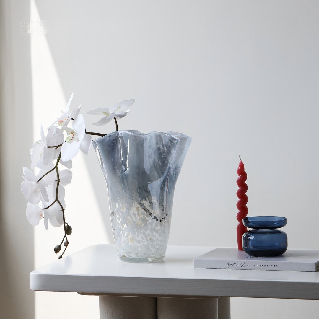 Elegant Glass Vase with Wavy Edge Stornfield