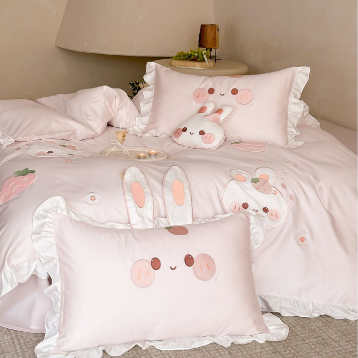 Children's bedding set with cute bunny appliqués