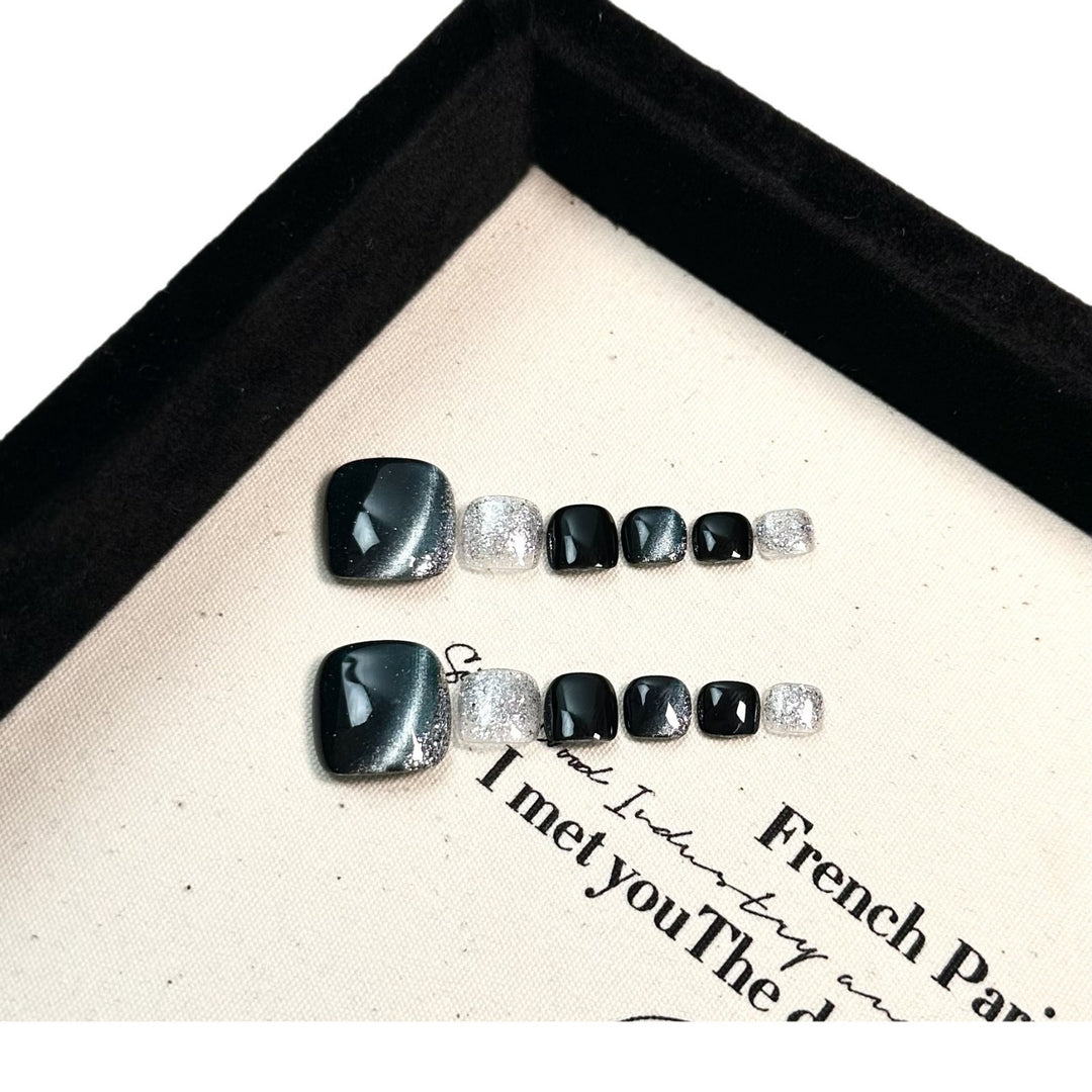 Glamorous Shimmering Press-On Nail Set