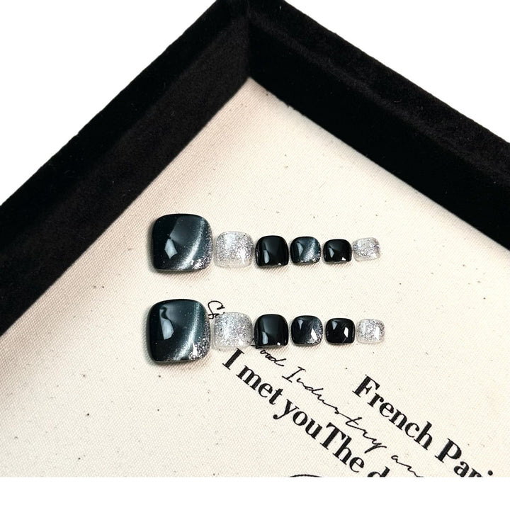 Glamorous Shimmering Press-On Nail Set