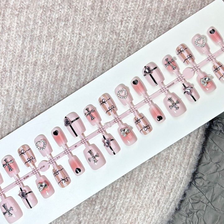 Glamorous Press-On Nail Set with Stylish Embellishments