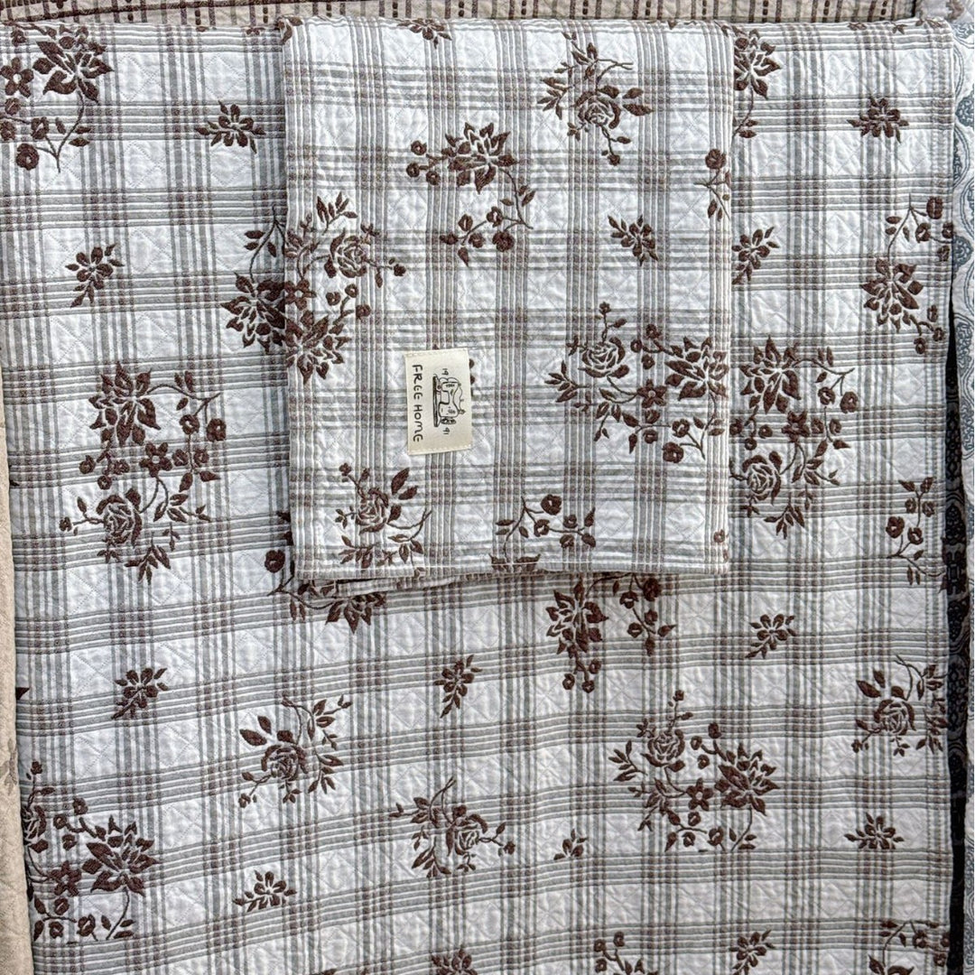 Ladies cuddly blanket with cute horse motif Stornfield