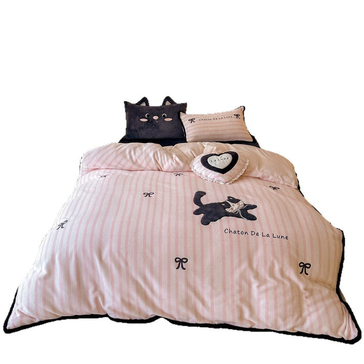 Bedding set with embroidered cat appliqué and frill pillow