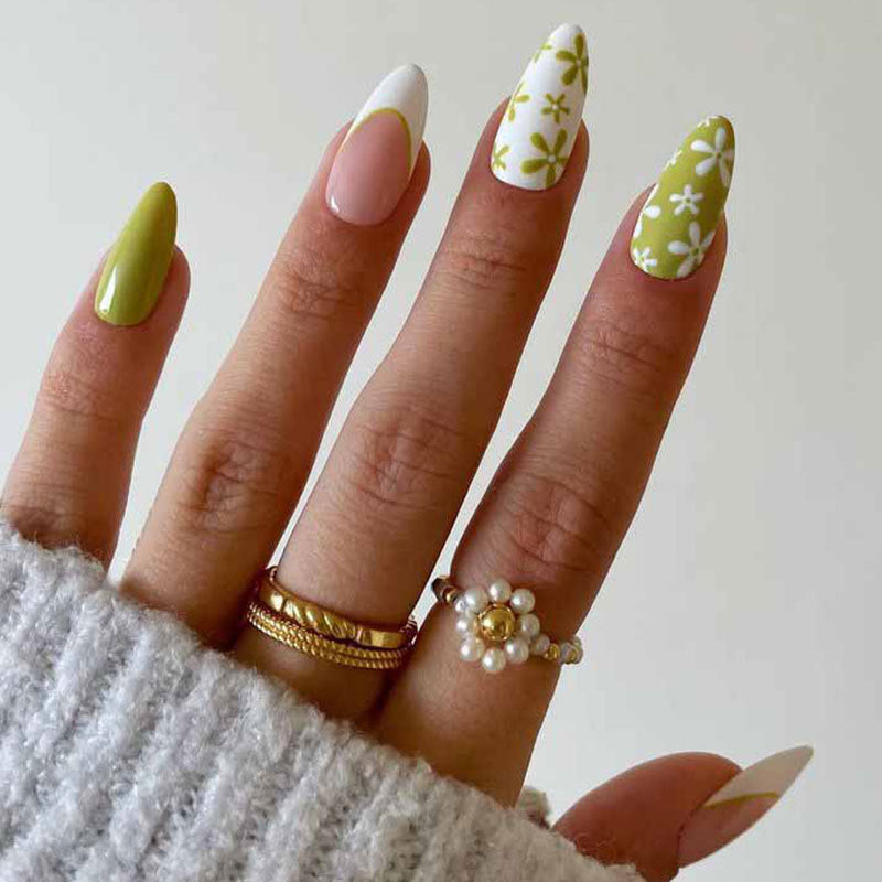 Elegant Floral Nail Art Press-On Set