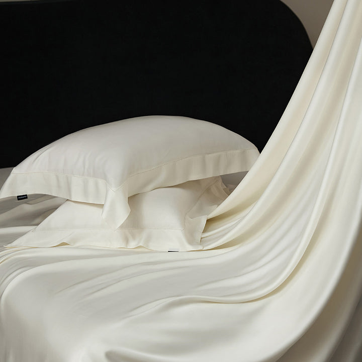 Luxurious satin bedding set with fine hemstitch decoration