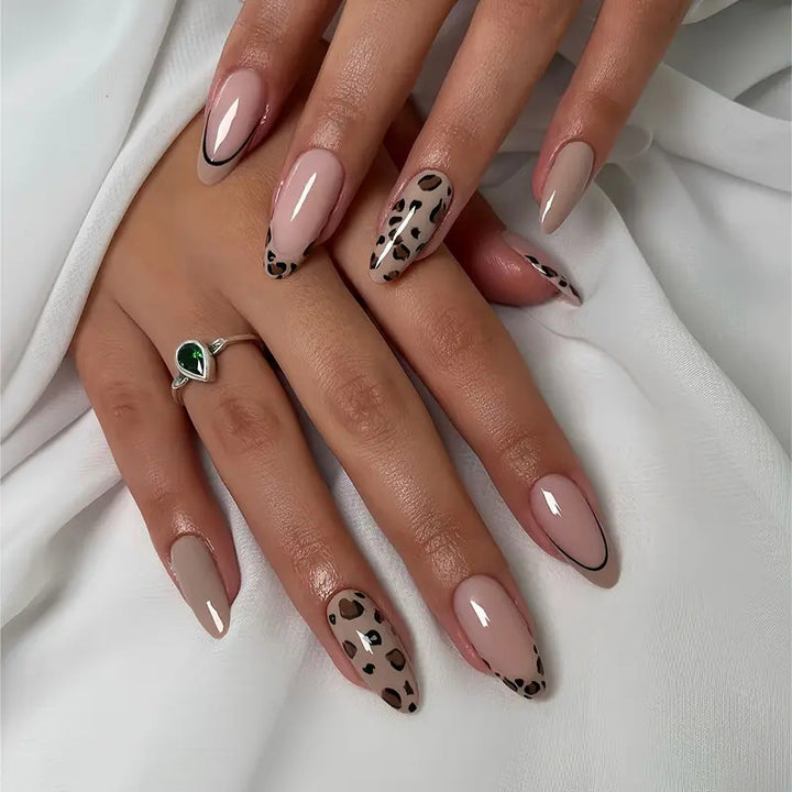 Nail set with stylish leopard pattern Stornfield