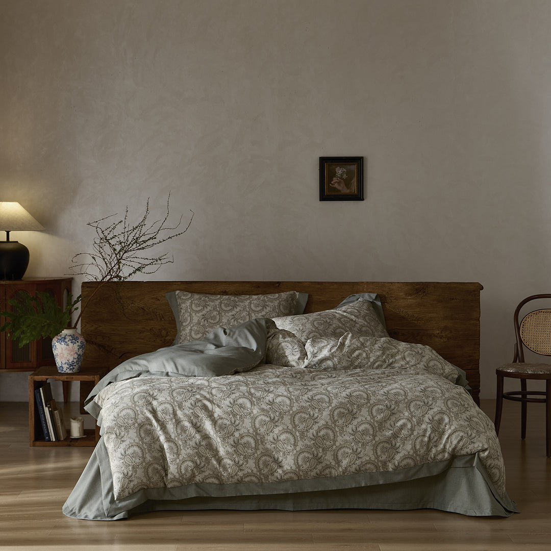 Floral Cotton-Linen Bedspread Set with Chambray Trim