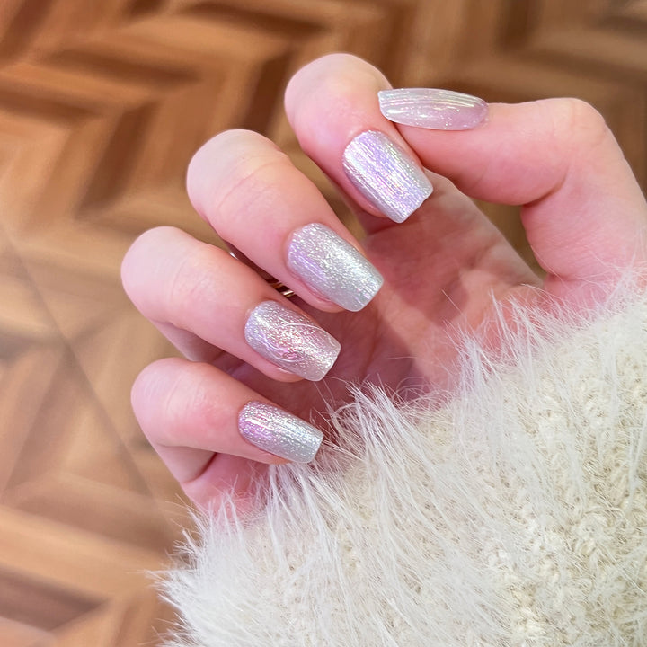 Artificial nail art in shimmering design Stornfield