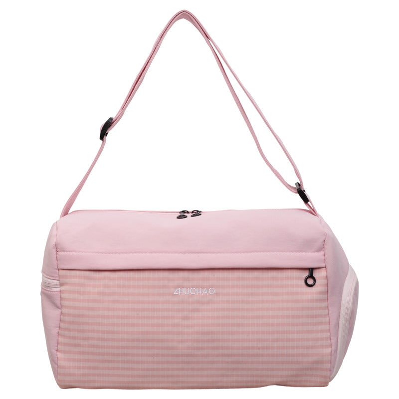 Sporty Travel Bag with Adjustable Shoulder Strap Stornfield