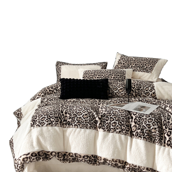 Cozy microfiber bedding set with faux fur throw and leopard border