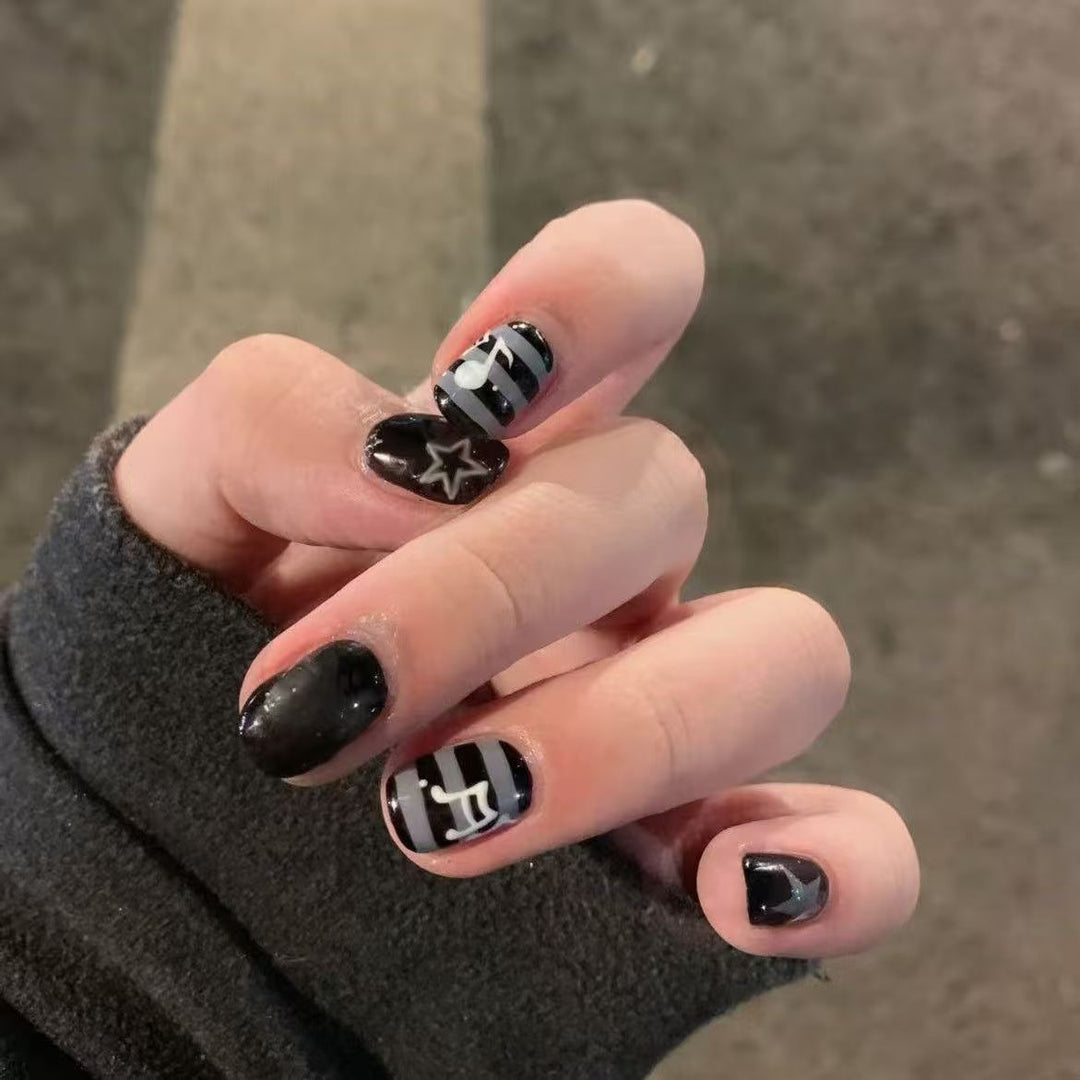 Artistic Cat-Themed Press-On Nail Art Set Stornfield