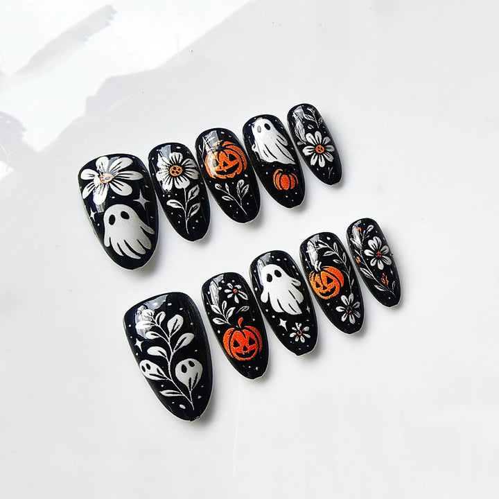 Artificial nails in Halloween design Stornfield