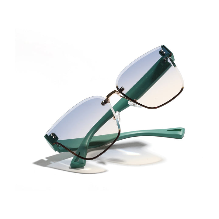 Ladies fashion sunglasses with elegant frame and wide lenses Stornfield