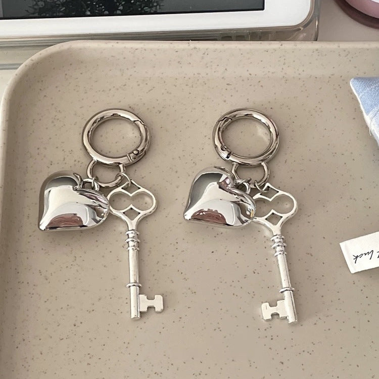 Vintage-Inspired Heart and Key Keychain Stornfield