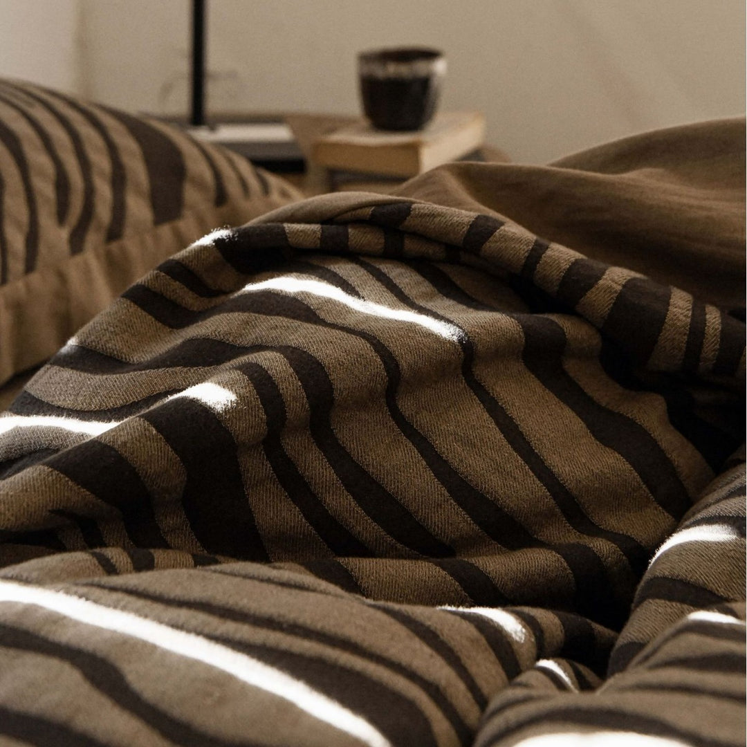 Zebra-Print Reversible Linen-Blend Duvet Cover Set with Pillow Shams