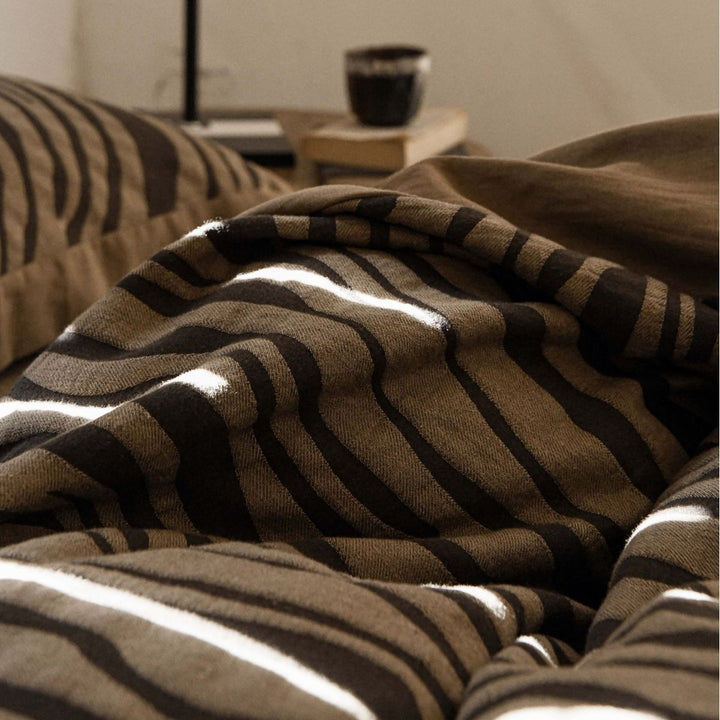 Zebra-Print Reversible Linen-Blend Duvet Cover Set with Pillow Shams