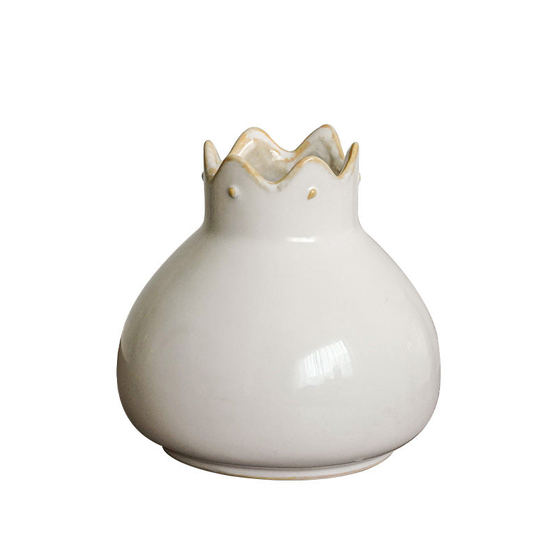 Elegant ceramic vase with wavy edge Stornfield