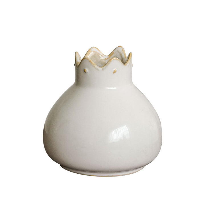 Elegant ceramic vase with wavy edge Stornfield