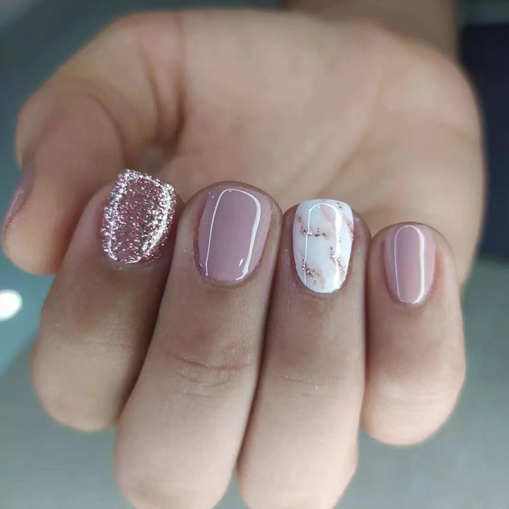 Glamorous artificial nails with modern design