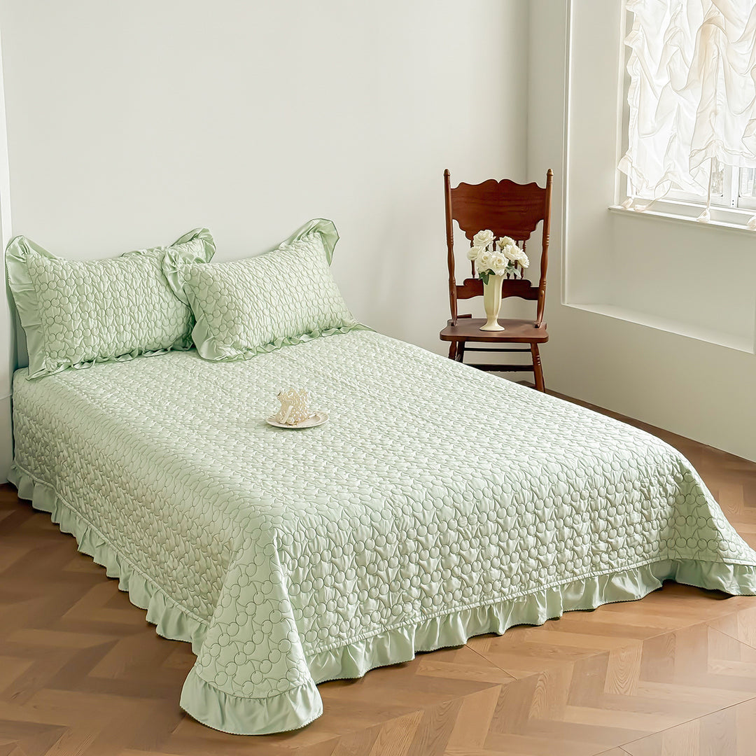 Quilted Ruffled Edge Bedspread and Pillow Sham Set