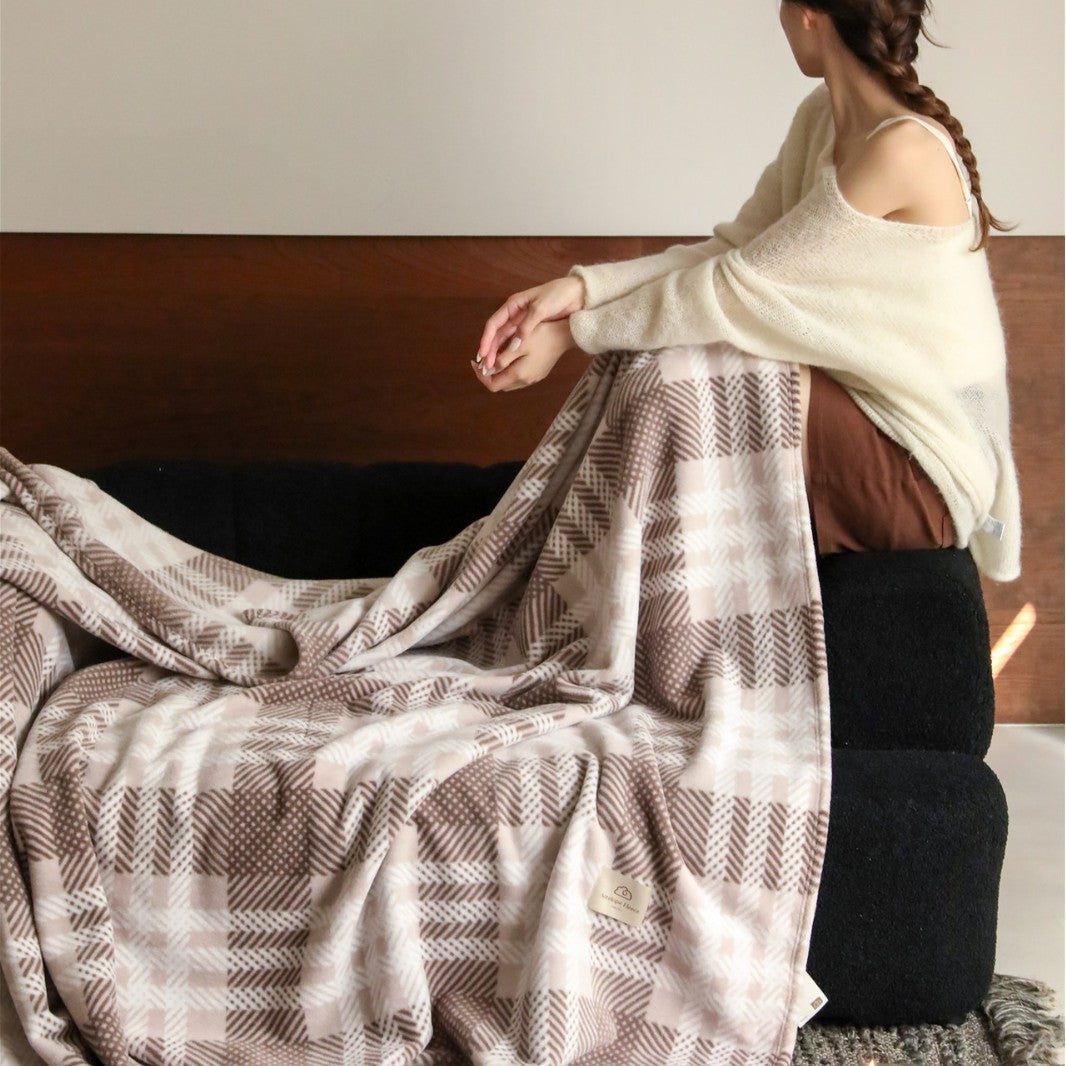 Oversized Plush Fleece Throw Blanket with Geometric Check Pattern